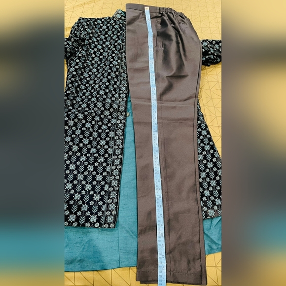 Indian men sherwani - Picture 7 of 11